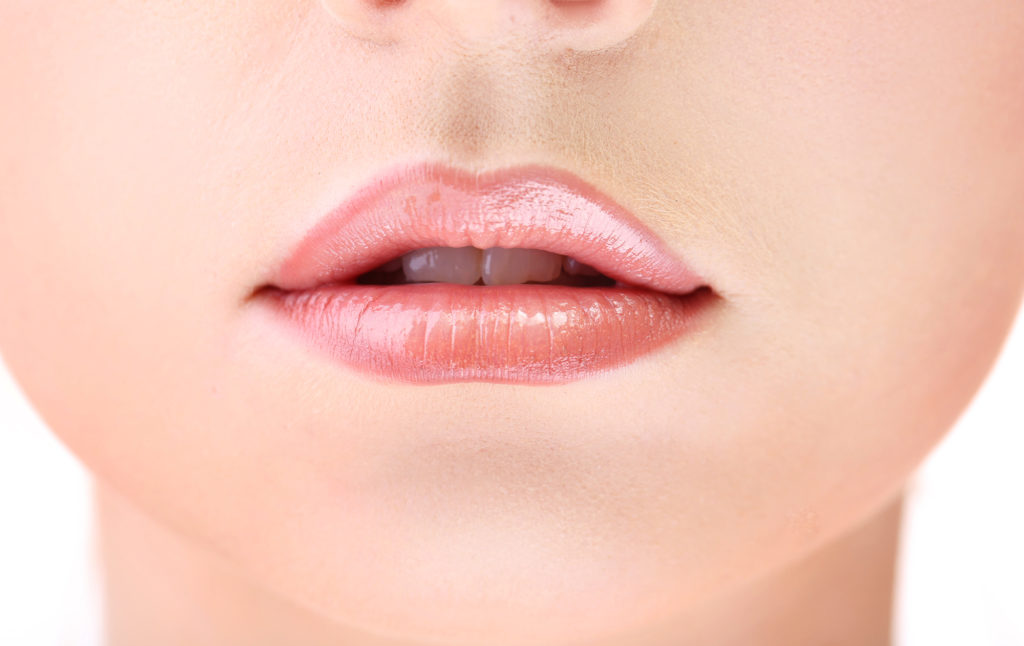 Image of cupid's bow lip shape.